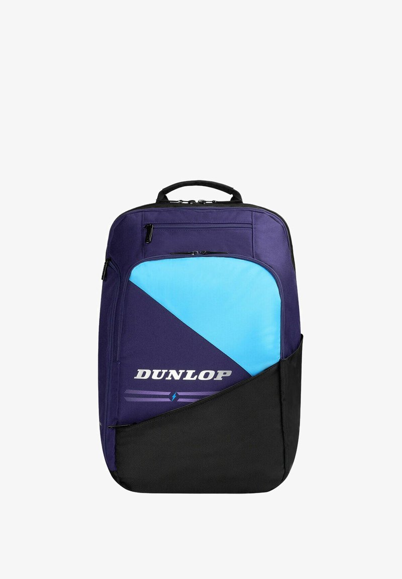 Rugzak met bovenhandvat, voorvak met ritssluiting, zwarte basis, blauw diagonaal paneel en "DUNLOP"-logo in het wit op paarse achtergrond.