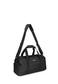 Zwarte duffeltas van stof, met dubbele handvatten, verstelbare schouderriem, ritssluiting en een voorvak met logodetail.