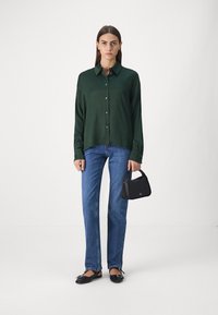 DRYKORN CLOELIA - Blúzka so zapínaním na gombíky - green
