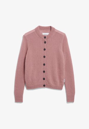 Knit-Cardigan in staubigem Rosa mit Knöpfen, langen Ärmeln und Rundhalsausschnitt, flach auf einem weißen Hintergrund ausgelegt.