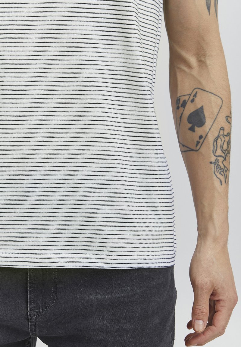 Herren T-Shirts basic | INDICODE JEANS LUPKO T-Shirt print off white/weiß - KK12621 Herren T-Shirts basic | INDICODE JEANS LUPKO T-Shirt print off white/weiß - KK12621