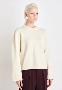 Gina Tricot CREW NECK - Stickad tröja - gardenia