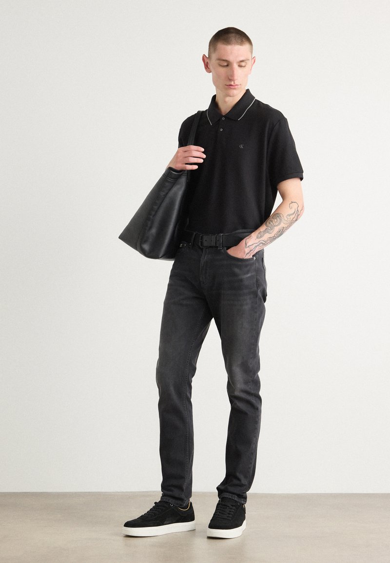 Calvin Klein Jeans SLIM TAPER OIL SLICK - Zúžené džíny - essential black