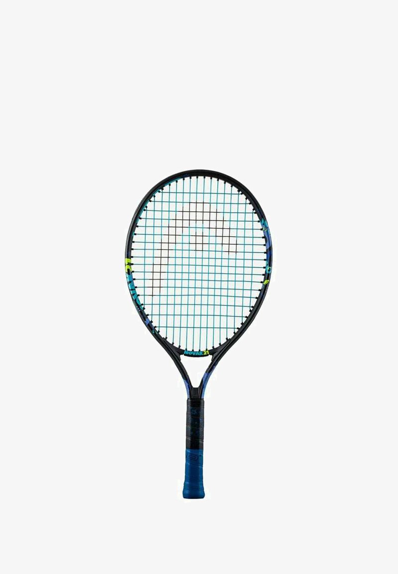 Tennisracket met een zwart frame en een blauwe grip, met een blauw en groen snarenpatroon in een ronde vorm. Opvallend logo zichtbaar.