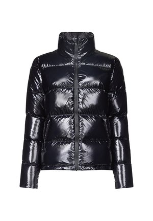 Chaqueta acolchada negra brillante con cuello alto, patrón de costura horizontal, cierre de cremallera y mangas largas. Cuenta con bolsillos laterales.