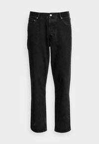 Pantalones vaqueros de mezclilla negra con corte recto, diseño de cinco bolsillos, botón de metal y detalles de costura sutiles, con una textura suave.