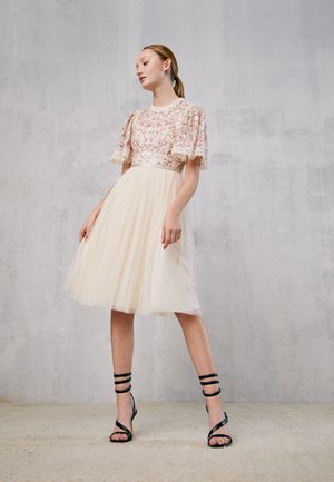 ROSIE SHORT SLEEVE BODICE MIDI GOWN - Sukienka koktajlowa - champagne