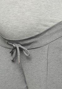 Vero Moda Maternity VMMEVA LOOSE STRING PANT - Calças de fato de treino - medium grey melange