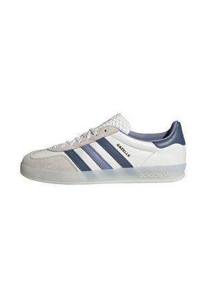 adidas Originals GAZELLE INDOOR - Baskets basses - core white/preloved ink mel/off white