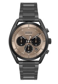 Montre chronographe avec un bracelet en acier inoxydable noir, cadran rond en bronze, trois sous-cadrans noirs et affichage de la date à 6 heures.