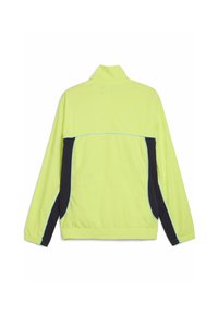 Ljusgrön jacka med marinblå sidopaneller och blåa detaljer, elastiska ärmslut och nederkant, samt ståkrage, sedd bakifrån.