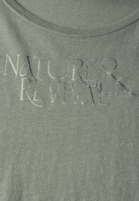 Thumbnail Image 5