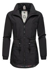 Svart zip-up jacka med dragsko i midjan, hög krage och lång ärm. Den har sidofickor och ett mönstrat innerfoder.