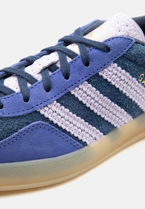 adidas GAZELLE INDOOR - Trainers - night indigo/ice lavender/dual indigo — foto 6