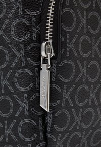 Calvin Klein MUST CAMPUS - Ryggsekk - black mono