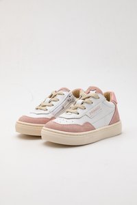 Hvide læder- og pink ruskindssneakers med beige snørebånd, gummisåler og lynlås i siden; perforeret detalje på tåen. Mærkeetiket synlig.