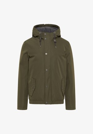 Giacca verde oliva con cappuccio, chiusura frontale con bottoni e due tasche laterali. Realizzata in un materiale liscio e resistente all'acqua.