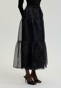 RUFFLED ORGANZE - Maxinederdele - black
