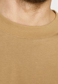 Selected Homme Jednoduché tričko - brown