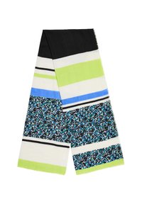 Écharpe colorée présentant des rayures noires, vertes, blanches et bleues avec un motif floral. Fabriquée en tissu léger avec des bords effilochés.