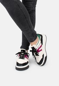Posh by Poelman Zapatillas - black with pink combination