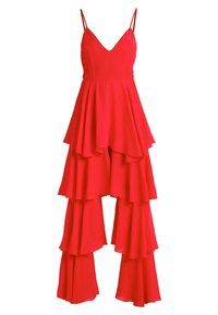 Robe rouge avec bretelles spaghetti et volants superposés s'étendant de la taille jusqu'au sol.