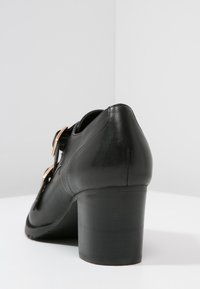 Pier One Nilkkurit - black