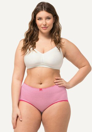 Witte draadloze bh met een gladde afwerking en een v-halsontwerp, gecombineerd met roze en witte gestreepte high-waisted slips met een decoratieve strik.
