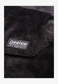 Non selezionato, noir