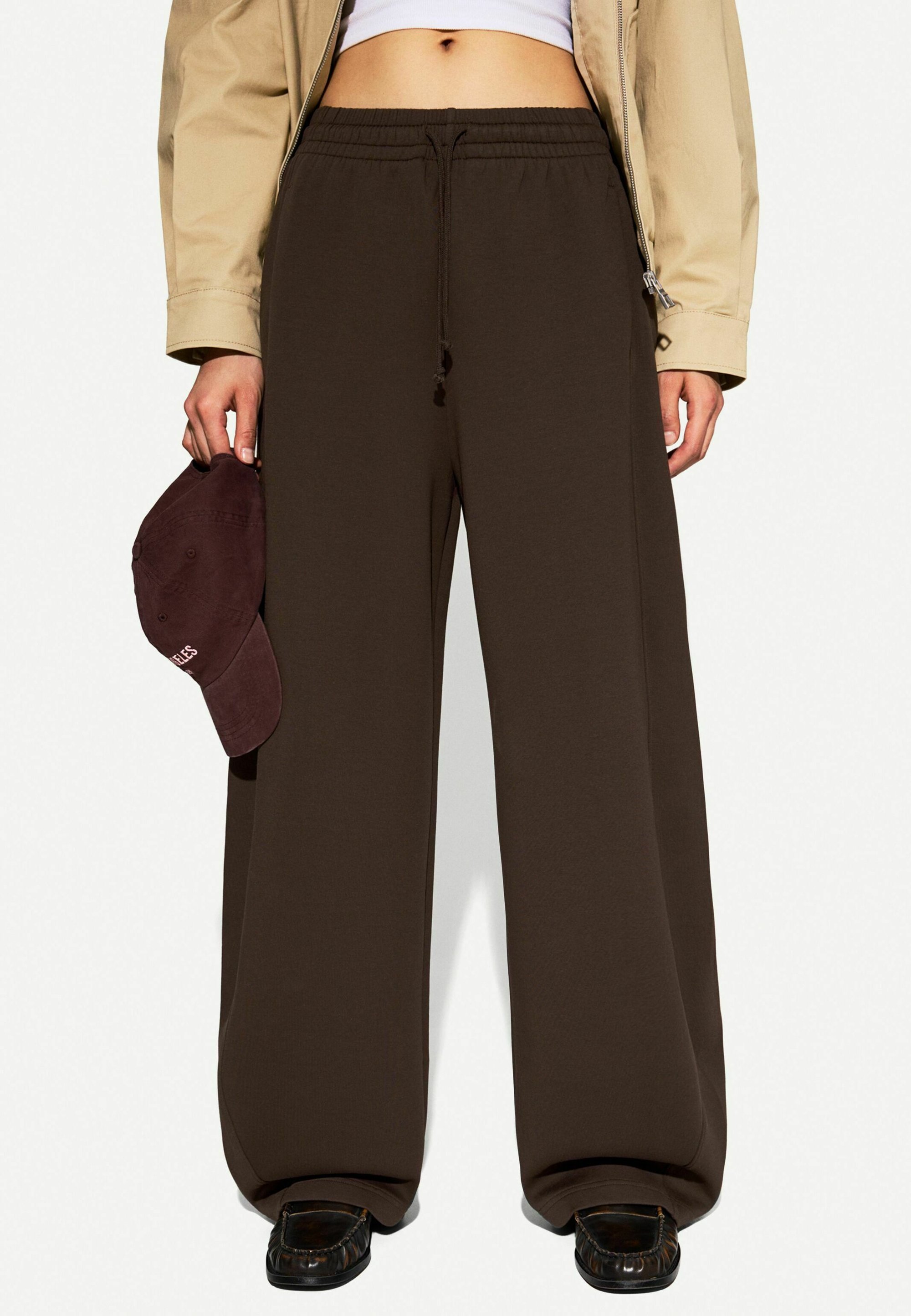 Bershka PLUSH BARREL Pantaloni de trening dark brown/maroniu