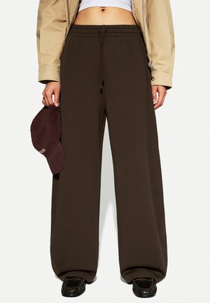 Bershka PLUSH BARREL - Jogginghose - dark brown