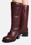 Batai - winter oxblood