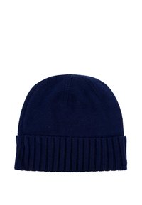 Căciulă tricotată în nuanță de bleumarin, cu manșetă ribbată, având o textură netedă și o coroană rotunjită, potrivită pentru purtare casual în vreme mai rece.
