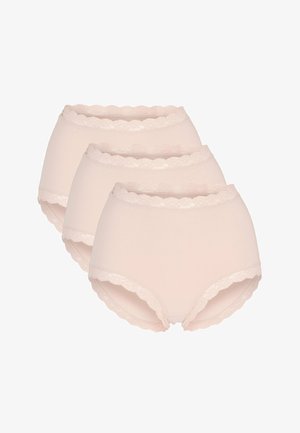 Drie lichtroze damesslips met hoge taille en getande kanten rand aan taille en beenopeningen, schuin op elkaar gestapeld.