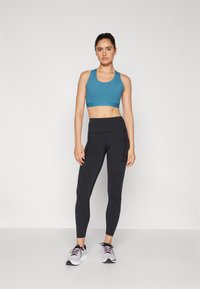 New Balance ATHLETICS  SLEEK  - Športni modrček s srednjo podporo - terrarium