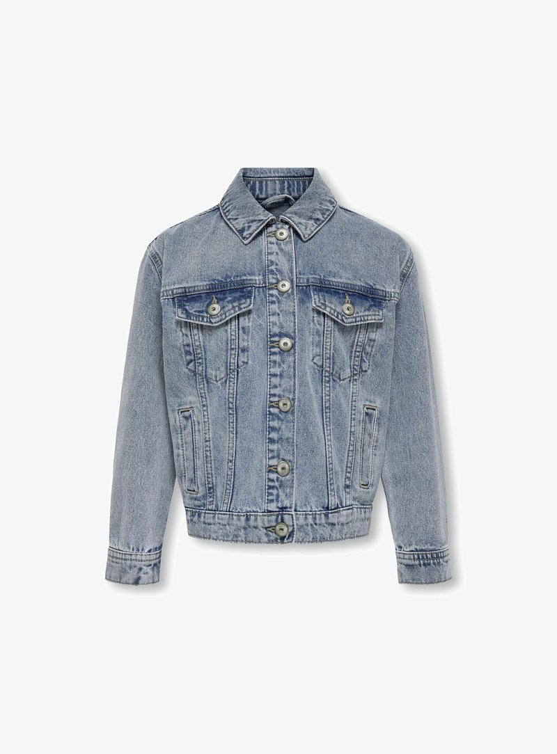 Džínová bunda se světle modrým povrchovým nádechem, klasickým límcem, zapínáním na knoflíky, dvěma náprsními kapsami a dlouhými rukávy s knoflíkovými manžetami.