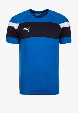 Sininen puuvillainen t-paita, jossa on tummansininen vaakaraita ja valkoiset yksityiskohdat, sekä kontrastivärinen Puma-logo rinnassa. Lyhyet hihat.