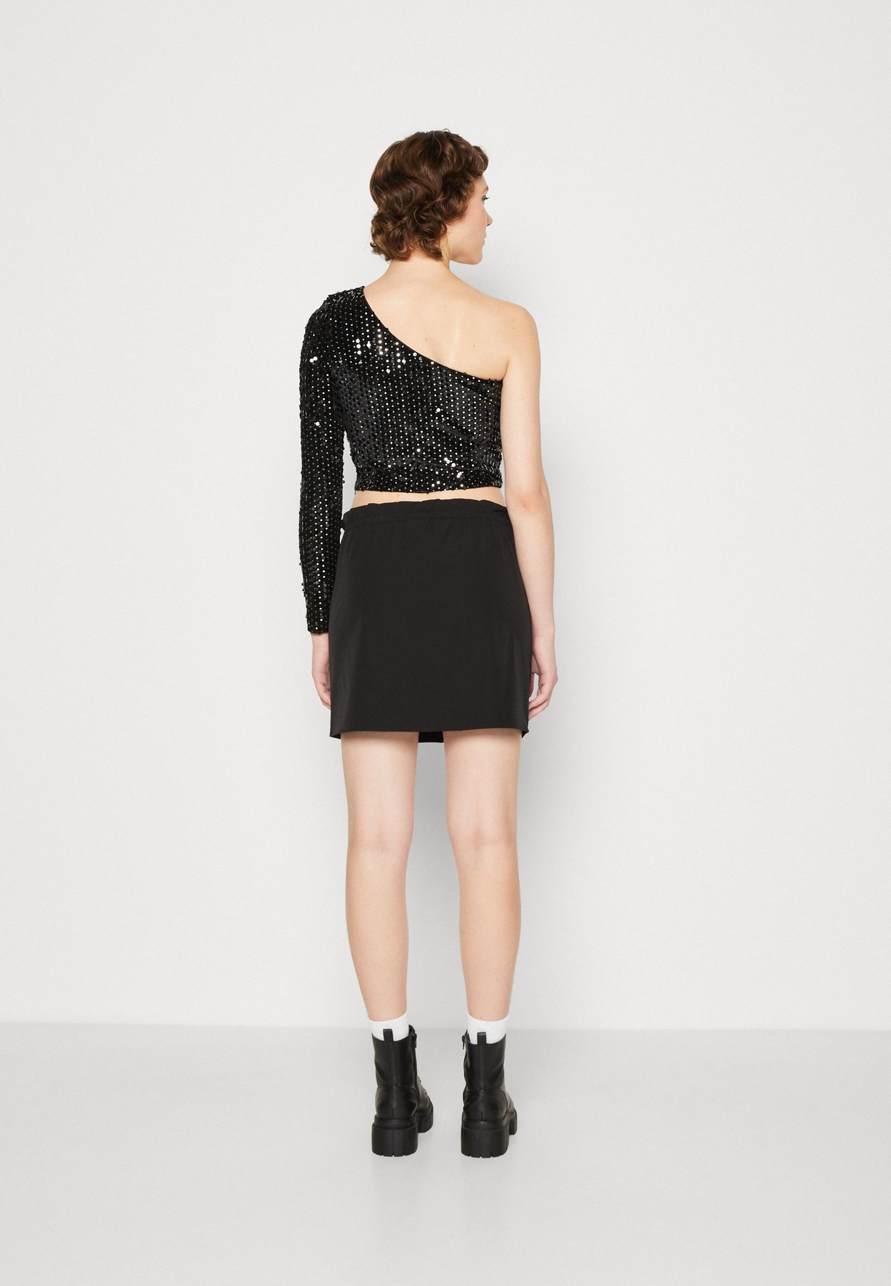 ONLLUCY ONESHOULDER