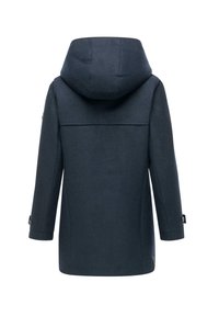 Marinblå jacka med huva, strukturerad design, slät textur och knappdetaljer på ärmarna. Bakifrån visar den en ren silhuett.