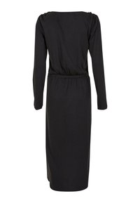 Schwarzes Langarmkleid mit lockerem Schnitt, das gekräuselte Schultern und einen elastischen Bund hat und bis zur Mitte der Wade reicht. Glatte Stofftextur.