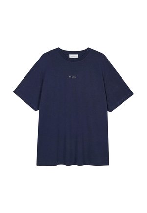 Navyblauwe katoenen t-shirt met korte mouwen, een ronde halslijn en tekst aan de voorkant met "OH APRIL." Glad oppervlak, rechte pasvorm.