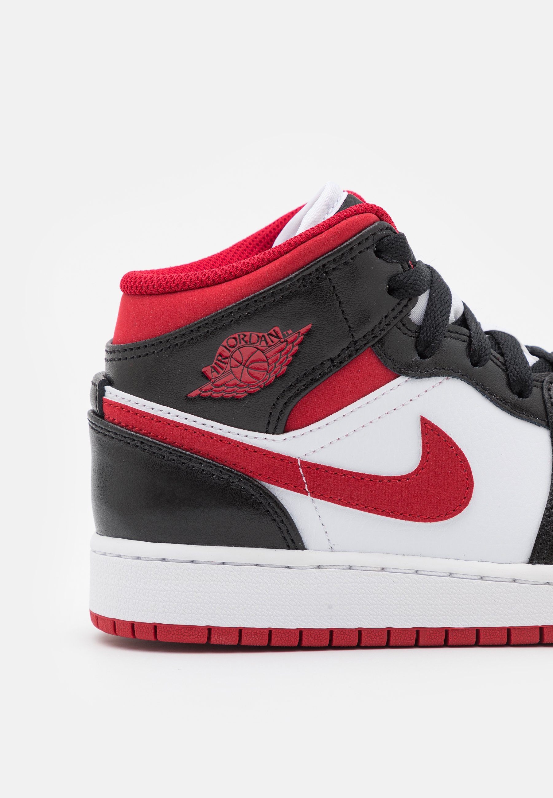 dunk sb washed coral