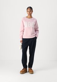 UGG MADELINE FUZZY LOGO CREW NECK - Sportska majica - ashen rose