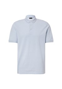 Helles blaues Poloshirt aus weichem Baumwollmaterial, mit klassischem Kragen, drei Knöpfen und kurzen Ärmeln. Keine Muster oder Akzente sichtbar.