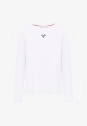 Witte lange mouwen t-shirt gemaakt van zachte katoen met een zilveren hartversiering op de borst en contrasterende rode accenten op de halslijn.