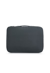 Funda para portátil negra acolchada con un exterior liso, forma rectangular, asa superior y cierre de cremallera. Diseño minimalista con una textura sutil.