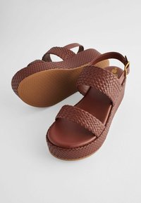 Next FOREVER COMFORT - Sandály na klínu - tan brown