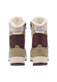 Stivali impermeabili color sabbia e bordeaux con morbida fodera in pelliccia sintetica, in suede e tessuto testurizzato. Presentano una chiusura con zip e una robusta suola in gomma.