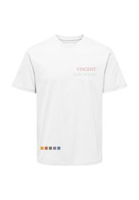 T-shirt bianco in cotone con la scritta "VINCENT VAN GOGH" in rosso e verde. Sotto, una palette di colori orizzontale con accenti arancioni, viola e verde acqua.