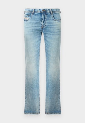 Helleblaue Denim-Jeans mit geradem Schnitt, Fünf-Taschen-Design und leichter Ausbleichung. Mit metallischem Knopf und Reißverschlussverschluss.